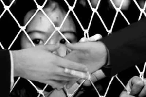 Chặn giữ 2 cô gái mang trẻ sơ sinh từ Bến Tre ra Lạng Sơn