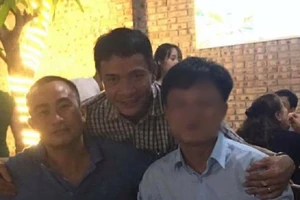 Tạm đình chỉ công tác thiếu tá đăng ảnh ăn nhậu với đương sự