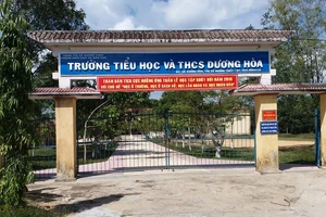 Buộc thôi việc hiệu trưởng mượn tiền giáo viên rồi 'mất tích'
