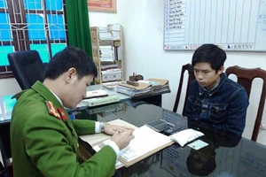 Nữ giáo viên bị người tình dùng clip sex tống tiền