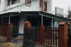 Bé gái 10 tuổi bị kẻ cướp đâm trọng thương tại tiệm cầm đồ