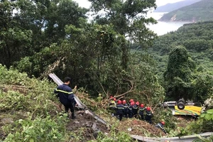 Vụ xe rơi xuống vực ở đèo Hải Vân: Khả năng tài xế vượt ẩu