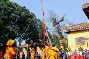 Tái hiện lễ hạ nêu, khai ấn trong hoàng cung Huế