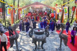 Hàng ngàn người đổ về lễ hội tri ân công chúa Huyền Trân