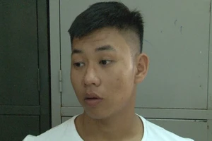 Ôm túi có hơn 240 triệu trước bụng, bị giật 