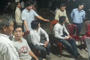 Tàu cá bốc cháy giữa biển, kịp cứu 12 ngư dân