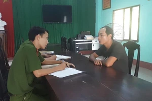 Bắt 2 'sa tặc' lên bờ đuổi chém người dân