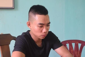 Bắt thanh niên 9X dùng dao dí vào cổ cô gái để cướp tài sản