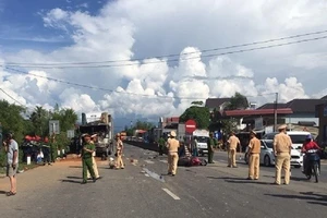 Container tông liên hoàn rồi bốc cháy, 4 người thương vong