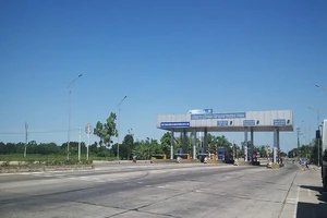 Hơn 200 xe ô tô vượt trạm BOT Quảng Trị mỗi ngày