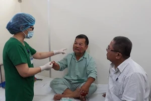 1 kiểm lâm Thừa Thiên - Huế bị bỏng khi dập cháy rừng