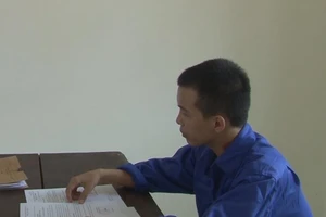 Dụ dỗ gái trẻ bán dâm rồi chụp ảnh nóng tống tiền