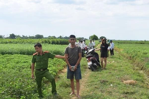 'Ngáo đá' chống trả công an bằng mã tấu khi bị vây bắt