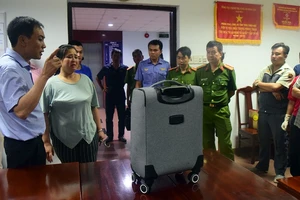 Khen thưởng vụ phá đường dây vận chuyển 30.000 viên ma túy