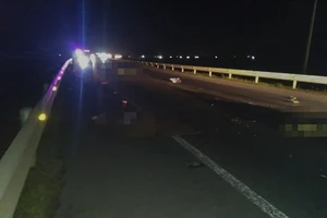 Va chạm với ô tô, 3 người trong một gia đình tử vong