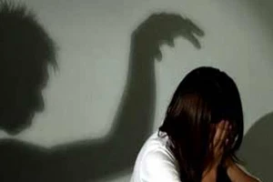 Tạm giữ hai thanh niên giao cấu với hai nữ sinh 14 tuổi