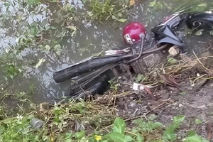 Nam thanh niên tử vong bên cạnh xe Exciter