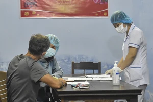 Sinh viên y khoa cùng thức đêm phòng, chống dịch COVID-19