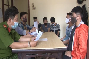 Huế: Không đeo khẩu trang ở công viên, 5 người bị phạt tiền