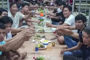 Bốn người tổ chức ăn nhậu trong khu cách ly bị phạt 800 ngàn 