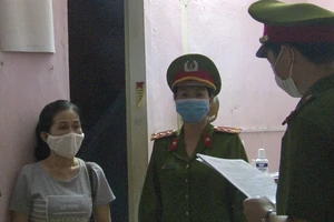 Bắt người phụ nữ Huế chiếm đoạt gần 500 triệu đồng