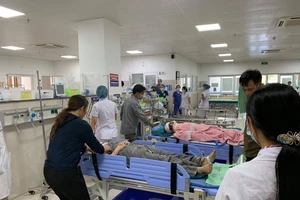 Vụ lật xe ở Quảng Bình: Nạn nhân thứ 15 tử vong