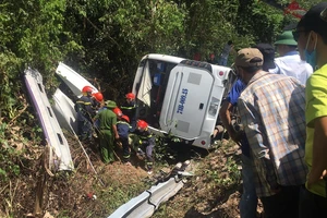 Công an khởi tố vụ lật xe làm 15 người chết ở Quảng Bình