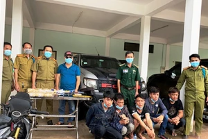 Bắt 5 người Lào vận chuyển 60.000 viên ma túy qua biên giới