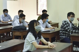 Hơn 12.000 sĩ tử Thừa Thiên - Huế làm thủ tục dự thi THPT