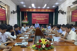 Quảng Bình nói về việc chi hơn 2 tỉ mua cặp phục vụ đại hội