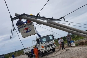 Điện lực Thừa Thiên – Huế nói về việc 272 cột điện bị gãy