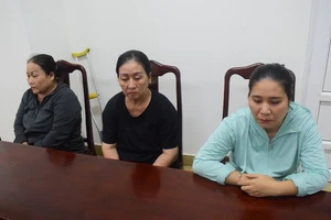 1 gia đình đi xe ô tô đến Huế trộm cắp tài sản