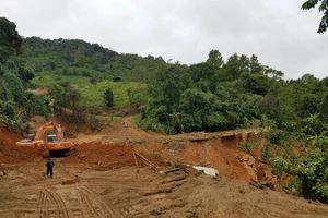 Tìm thấy 6 thi thể của một gia đình bị núi sạt lở vùi lấp