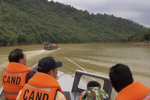 Đường vào Rào Trăng 3 thông, đang tổng lực tìm người mất tích