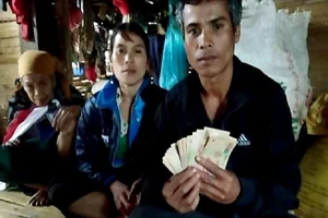 Đã liên hệ đoàn từ thiện bỏ quên 10 triệu trong áo quần cũ