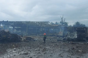 Cháy nổ gần biên giới Việt - Lào, nhiều người thương vong