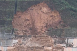 Vỡ đường ống dẫn nước thủy điện A Lưới