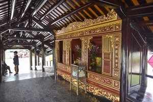 Hình ảnh cầu ngói Thanh Toàn 245 tuổi trước và sau trùng tu