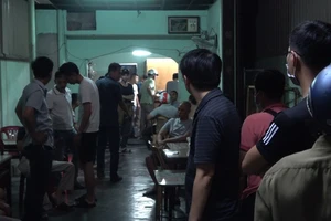 Bắt ổ cá độ bóng đá qua mạng tại 1 quán cà phê ở Huế