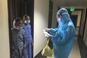 Phát phiếu cử tri đến tận tay những người đang bị cách ly