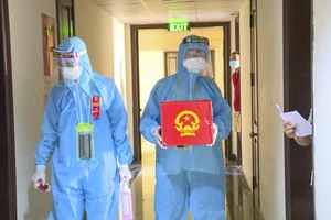 Chùm ảnh: Hơn 700 cử tri bầu cử trong khu cách ly ở Huế