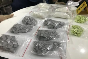 Sử dụng điểm mua bán điện thoại di động thành nơi buôn ma túy