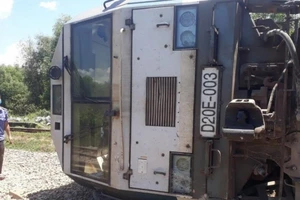 Tàu chở hàng bị lật ở ga Sa Lung, Quảng Trị