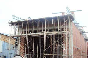 Trốn cách ly tại nhà đi xin việc, 2 người đàn ông bị phạt 15 triệu đồng