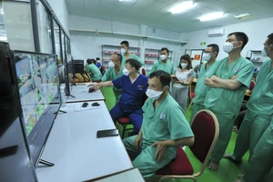 Chùm ảnh: Trung tâm Hồi sức tích cực người bệnh COVID-19 BVTW Huế tại TP.HCM