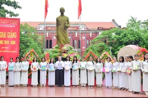 Thừa Thiên - Huế: Khai giảng chung tại trường THPT chuyên Quốc học
