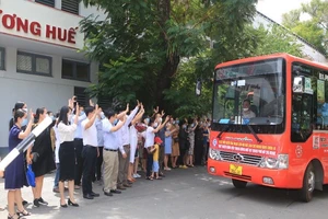 115 nhân viên y tế Bệnh viện Trung ương Huế vào TP.HCM chống dịch