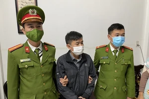 Bắt nhân viên cây xăng mua bán trái phép hóa đơn VAT