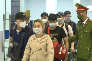 Giả nhân viên bán vé máy bay về Tết lừa đảo 243 triệu đồng