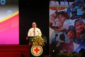 Chủ tịch nước Nguyễn Xuân Phúc dự lễ phát động tháng nhân đạo tại Huế